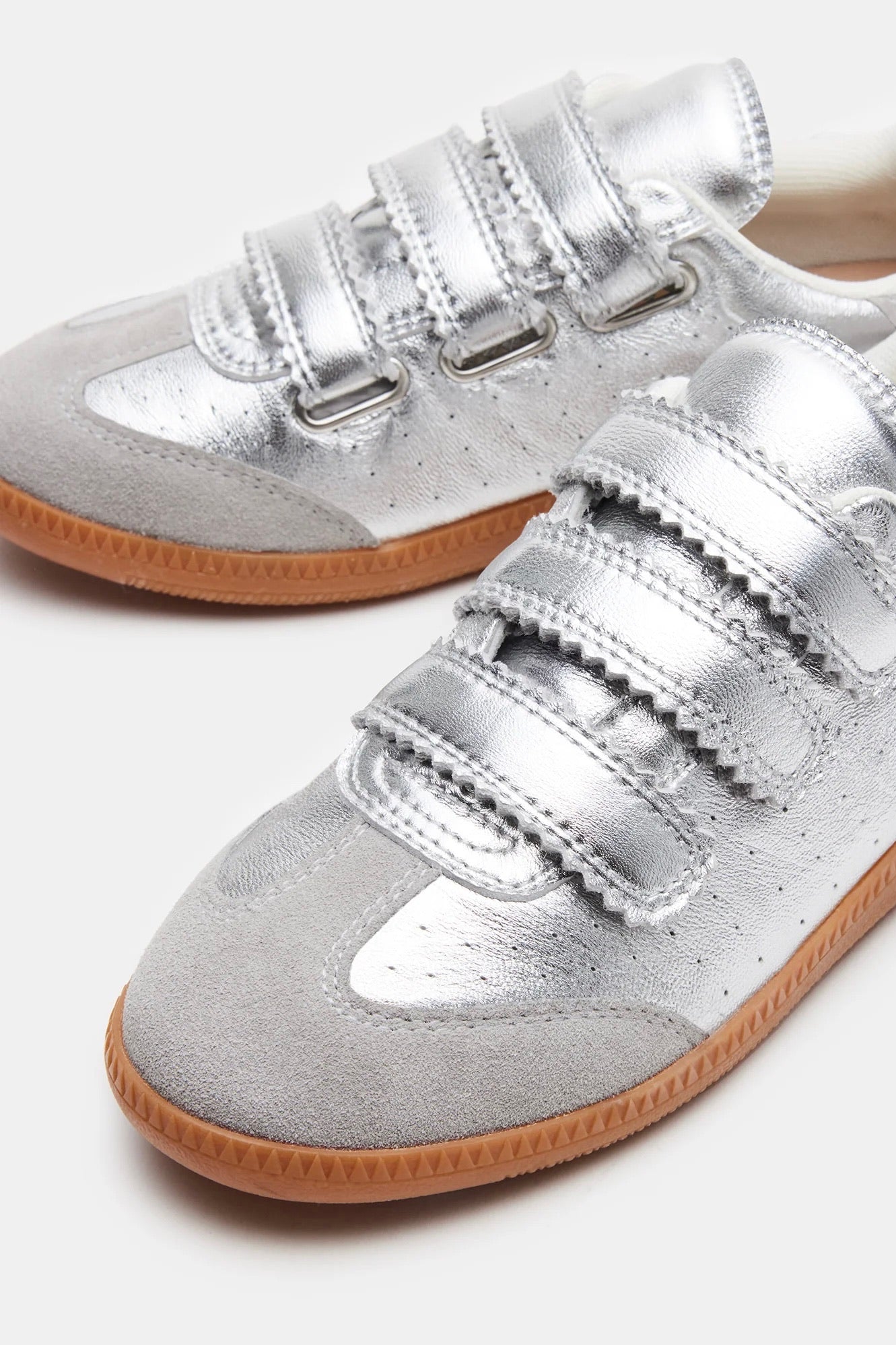 Momentum Sneaker Silver