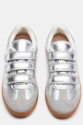 Momentum Sneaker Silver