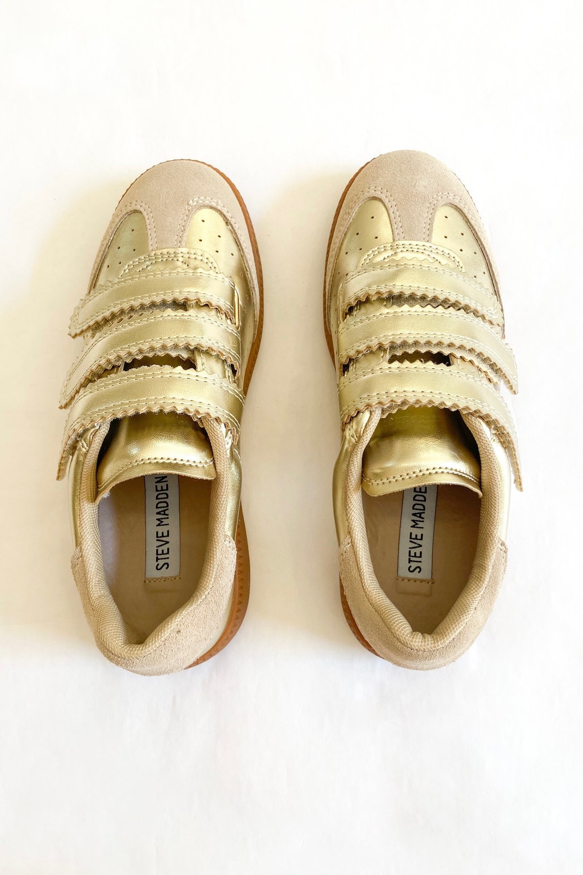 Momentum Sneaker Gold